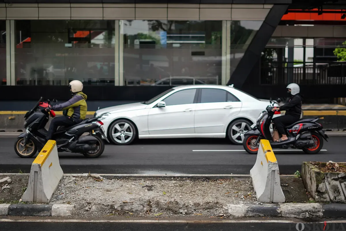 Kondisi ruas Jalan Rasuna Said, Jakarta, yang mulai bersih dari tiang monorel, Rabu 11 Februari 2026. (Sumber: Poskota/Bilal Nugraha Ginanjar)