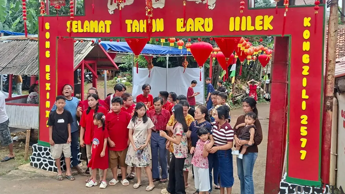 Perayaan Imlek di lingkungan RT 5 RW 08, Kelurahan Limo, Kecamatan Limo, Kota Depok. (Sumber: Poskota/Angga Pahlevi)