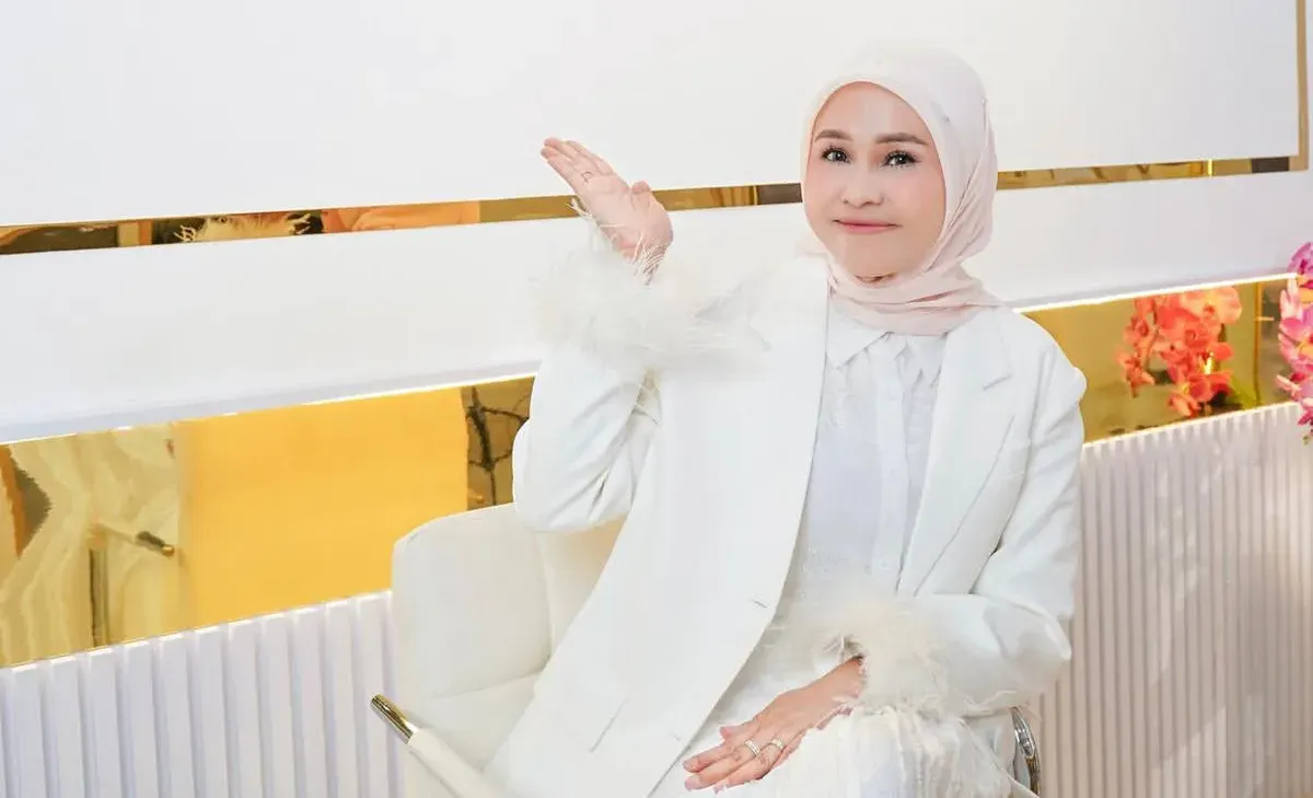 Sosok owner B Erl Cosmetics, Erlyanie, tengah menjadi sorotan publik setelah potongan video kehadirannya dalam sebuah podcast kembali viral di media sosial. (Sumber: Instagram/@erlyanieownerberl)