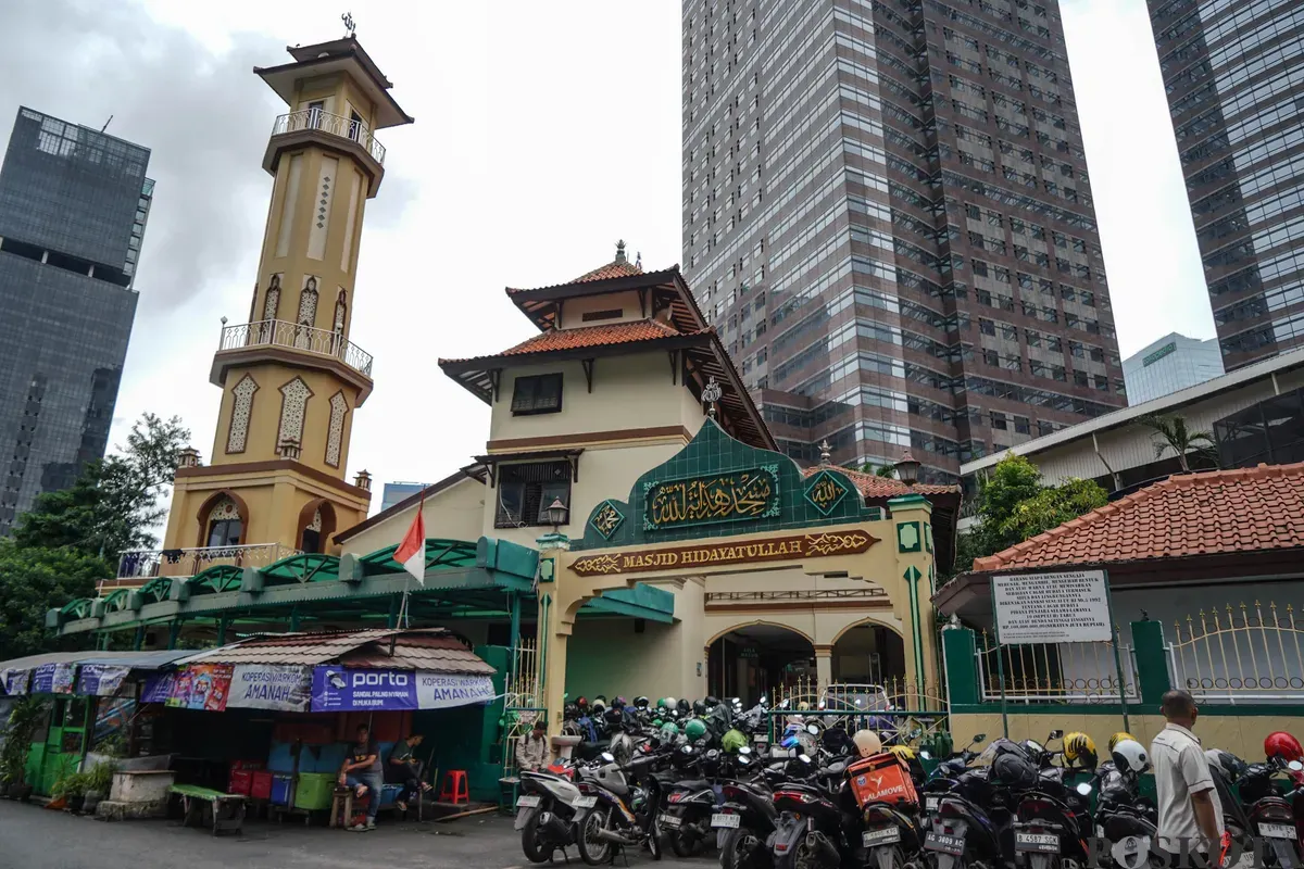 Suasana Masjid Hidayatullah, Kuningan, Jakarta Selatan, Kamis, 19 Februari 2026. (Sumber: Poskota/Bilal Nugraha Ginanjar)