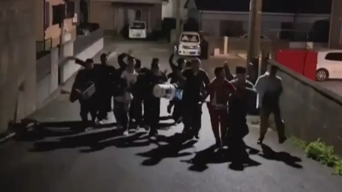 Video sekelompok WNI di Jepang diduga ronda sahur saat tengah malam viral. (Sumber: X/@harukaawake)