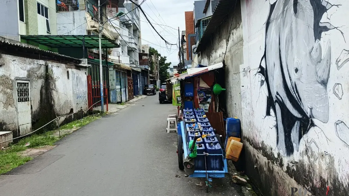 Air bersih yang dijual di Tambora, Jakarta Barat, Selasa, 24 Februari 2026. (Sumber: Poskota/M. Tegar Jihad)