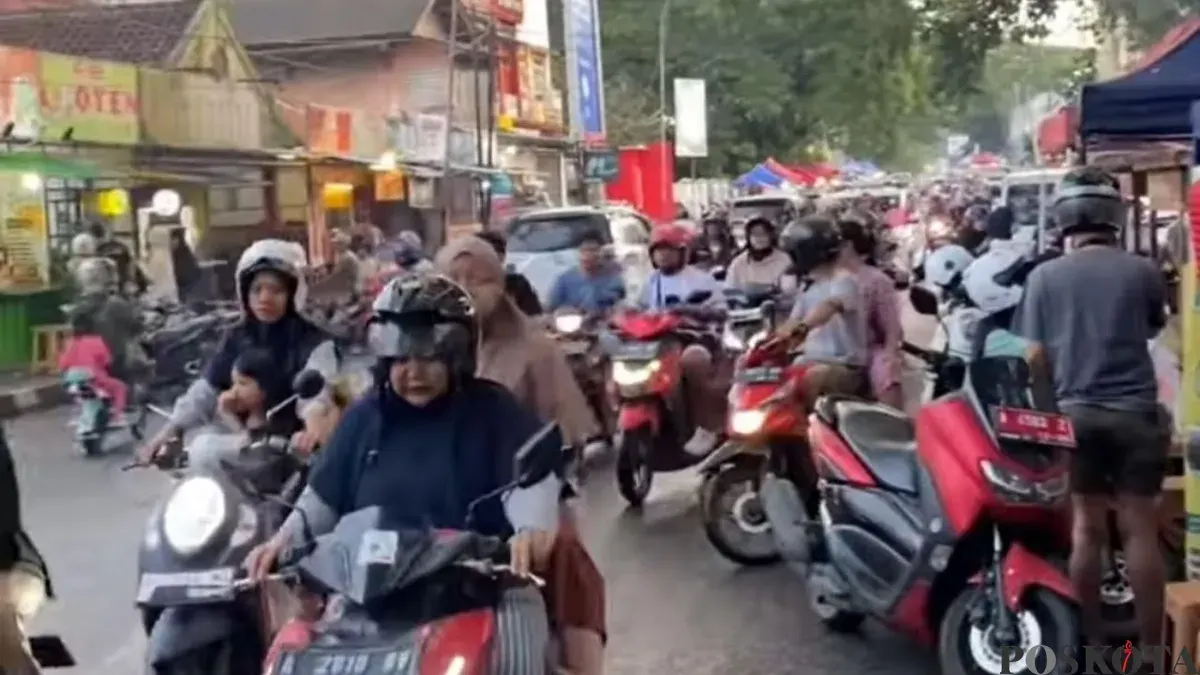 Suasana sore hari di kawasan Jalan Rt Hardiwinangung, Rangkasbitung, Lebak. (Sumber: Poskota/Samsul Fatoni)