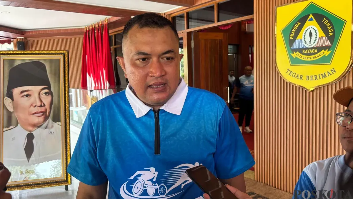 Bupati Bogor Rudy Susmanto saat memberikan keterangan pers di Cibinong. (Sumber: Poskota/Giffar Rivana)