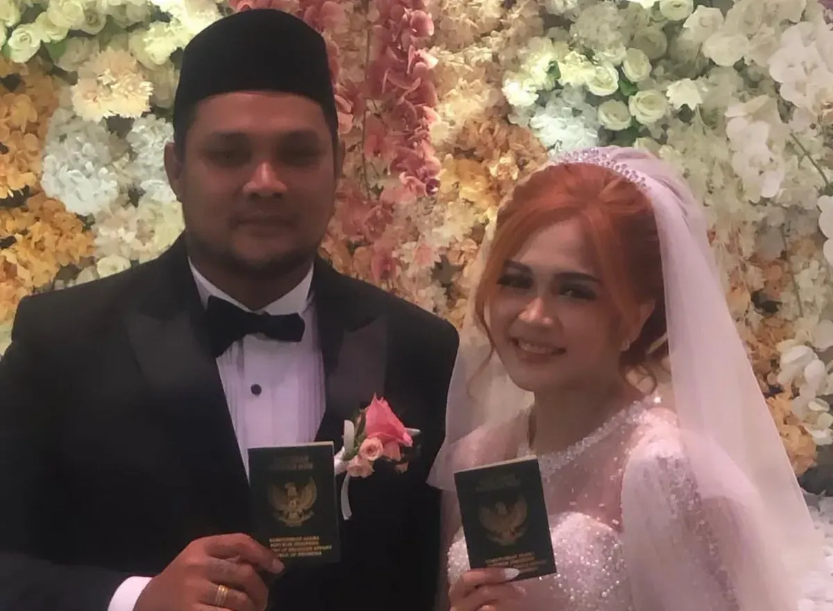 Potret pernikahan musisi Virgoun Tambunan dengan Lindi Fitriyana. (Sumber: Instagram/@lindifitriyana)