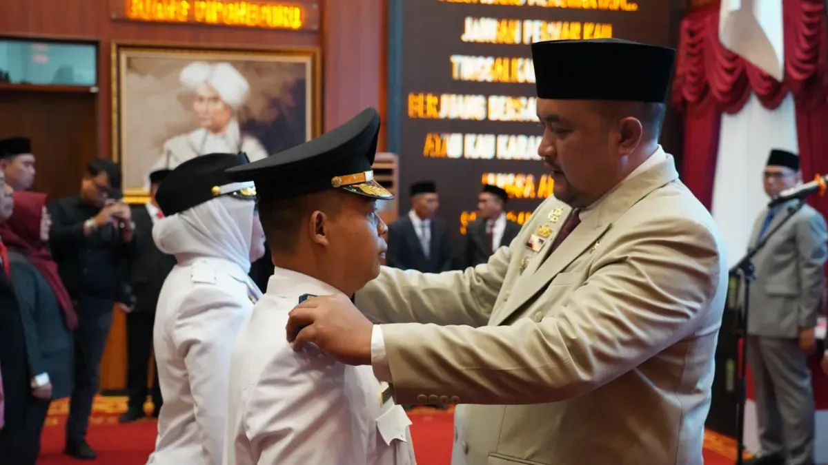 Bupati Bogor Rudy Susmanto saat melantik 21 pejabat baru di lingkungan kerja Pemkab. (Sumber: Pemkab Bogor)