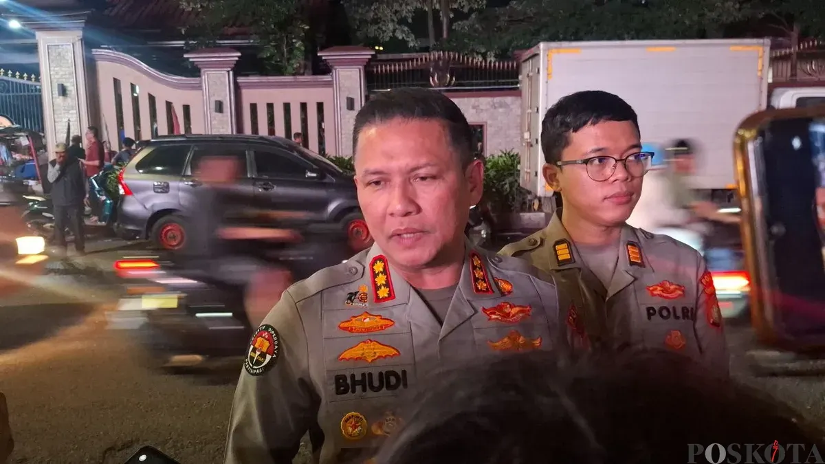 Kepala Bidang Humas Polda Metro Jaya, Kombes Budi Hermanto saat ditemui di lokasi aksi unjuk rasa di Jalan Trunojoyo, Jakarta Selatan, Jumat, 27 Februari 2026. (Sumber: Poskota/Ali Mansur)