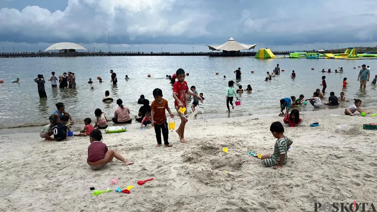 Situasi Pantai Ancol, Jakarta Utara, Jumat, 2 Januari 2025. (Sumber: Poskota/M Tegar Jihad)