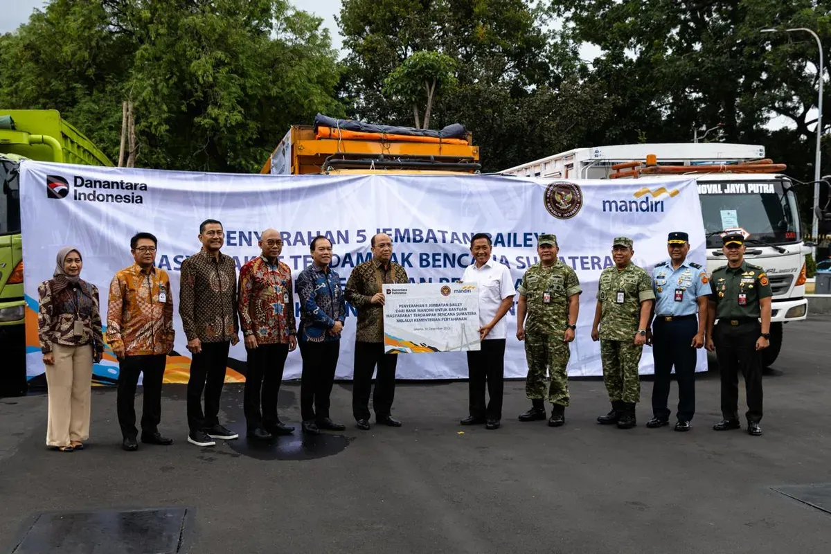 Bank Mandiri bersama Kementerian Pertahanan membangun jembatan Bailey untuk memulihkan akses dan konektivitas wilayah terdampak banjir dan longsor di Sumatera. (Sumber: Istimewa)