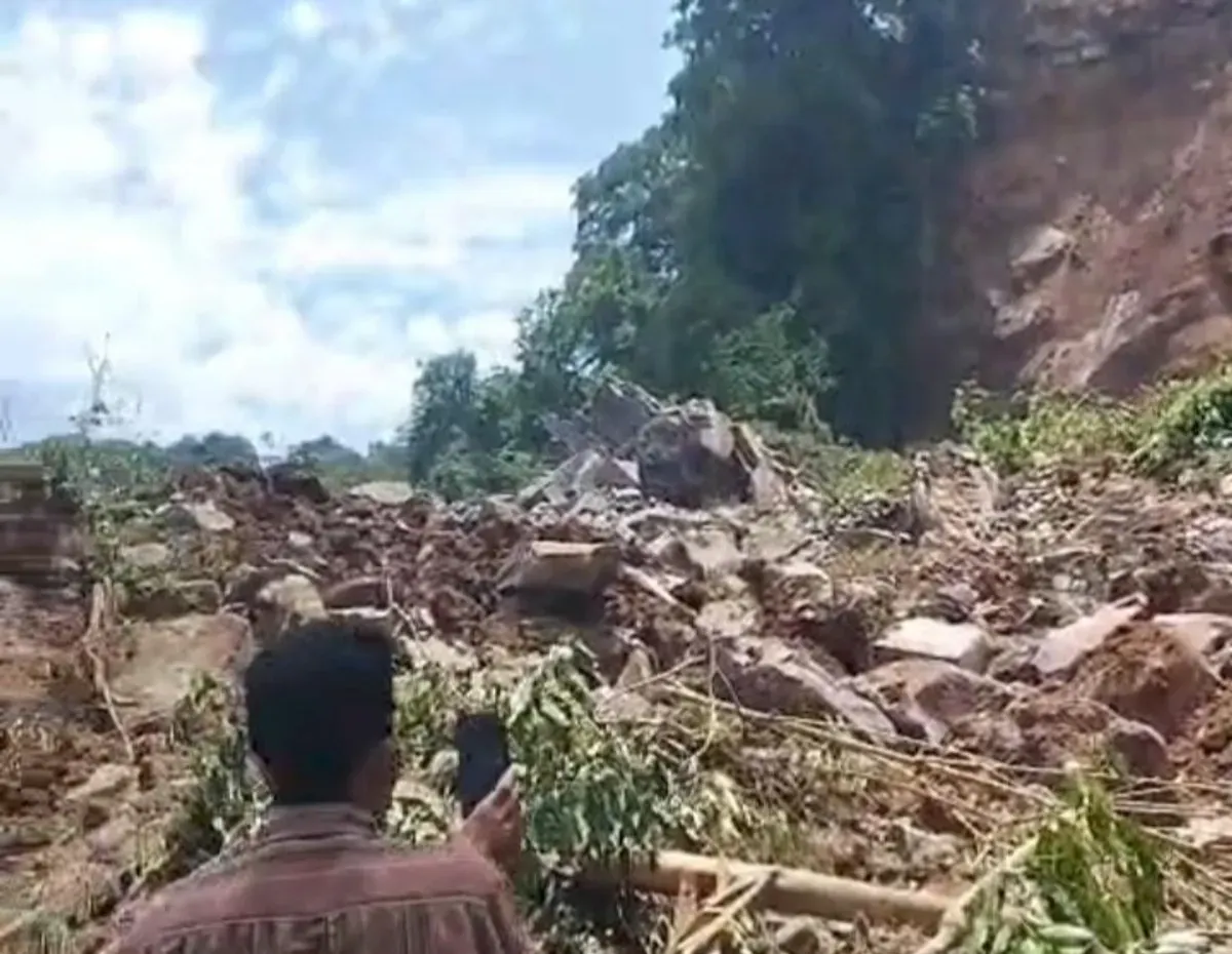 Kondisi longsor Gunung Kaupas, Kampung Cibodas, Desa Kadubeureum, Kecamatan Padarincang, Kabupaten Serang. (Sumber: BPBD Kabupaten Serang)