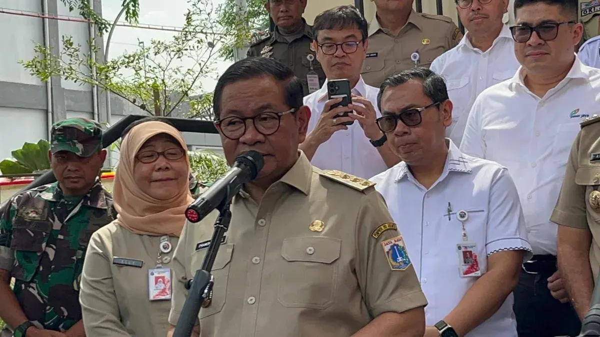 Gubernur DKI Jakarta Pramono Anung saat doorstop kepada awak media, Selasa, 6 Januari 2026. (Sumber: Istimewa)