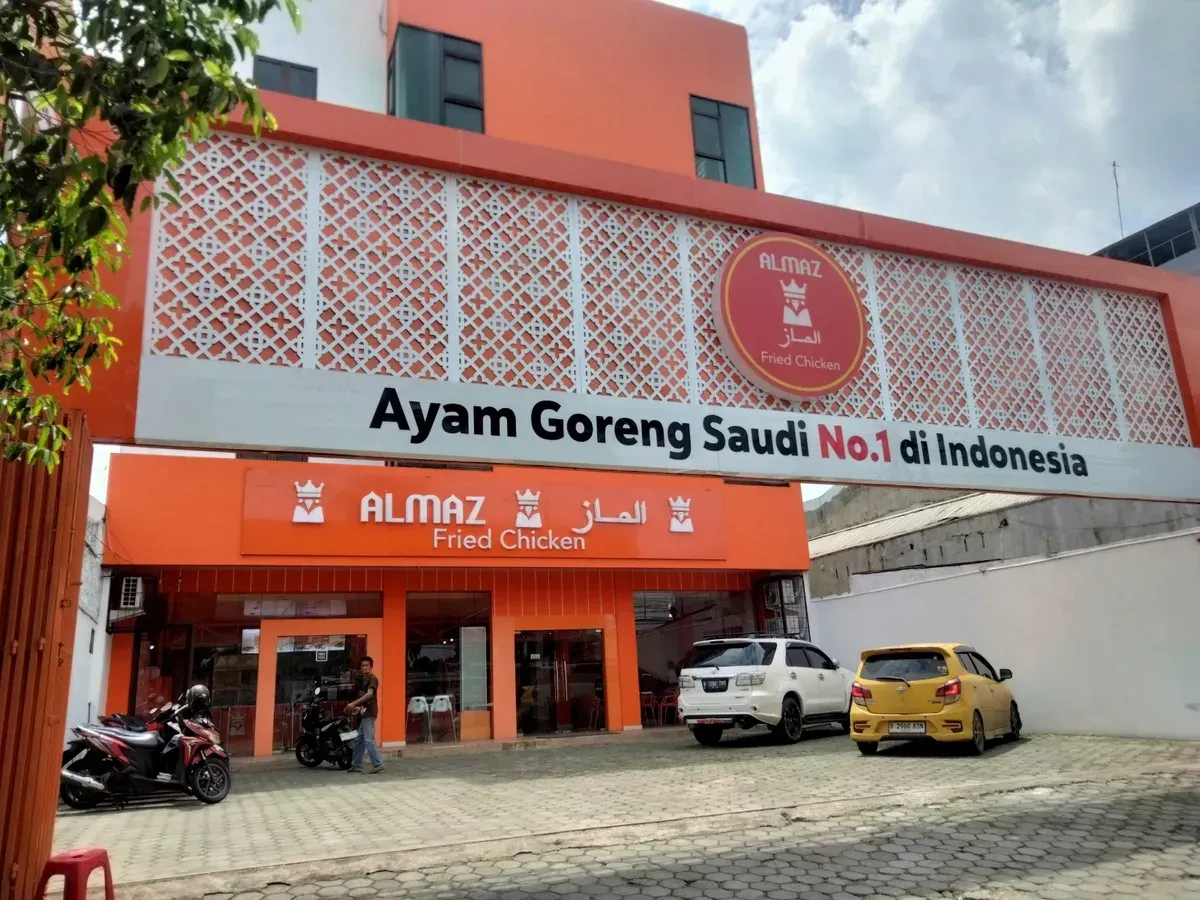 Almaz Fried Chicken dikabarkan menutup beberapa gerainya. (Sumber: Instagram/@almazfriedchicken)
