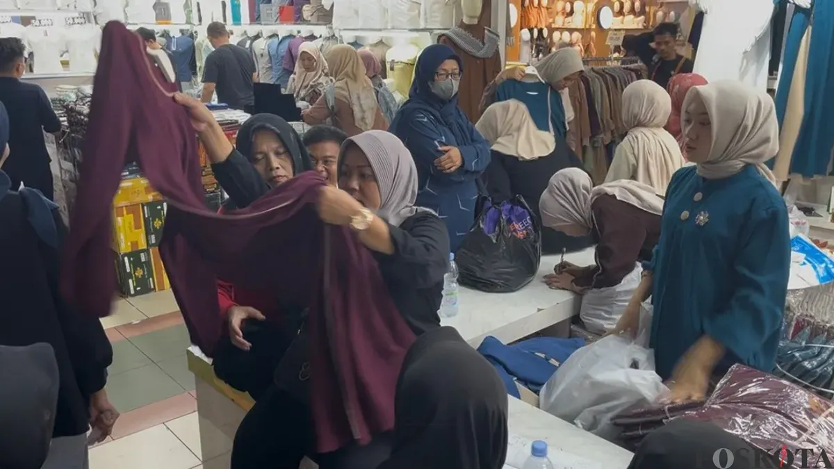 Kondisi Pasar Tanah Abang Blok B yang mulai ramai dikunjungi menjelang puasa dan lebaran, Kamis, 8 Januari 2026. (Sumber: Poskota/Pandi Ramedhan)