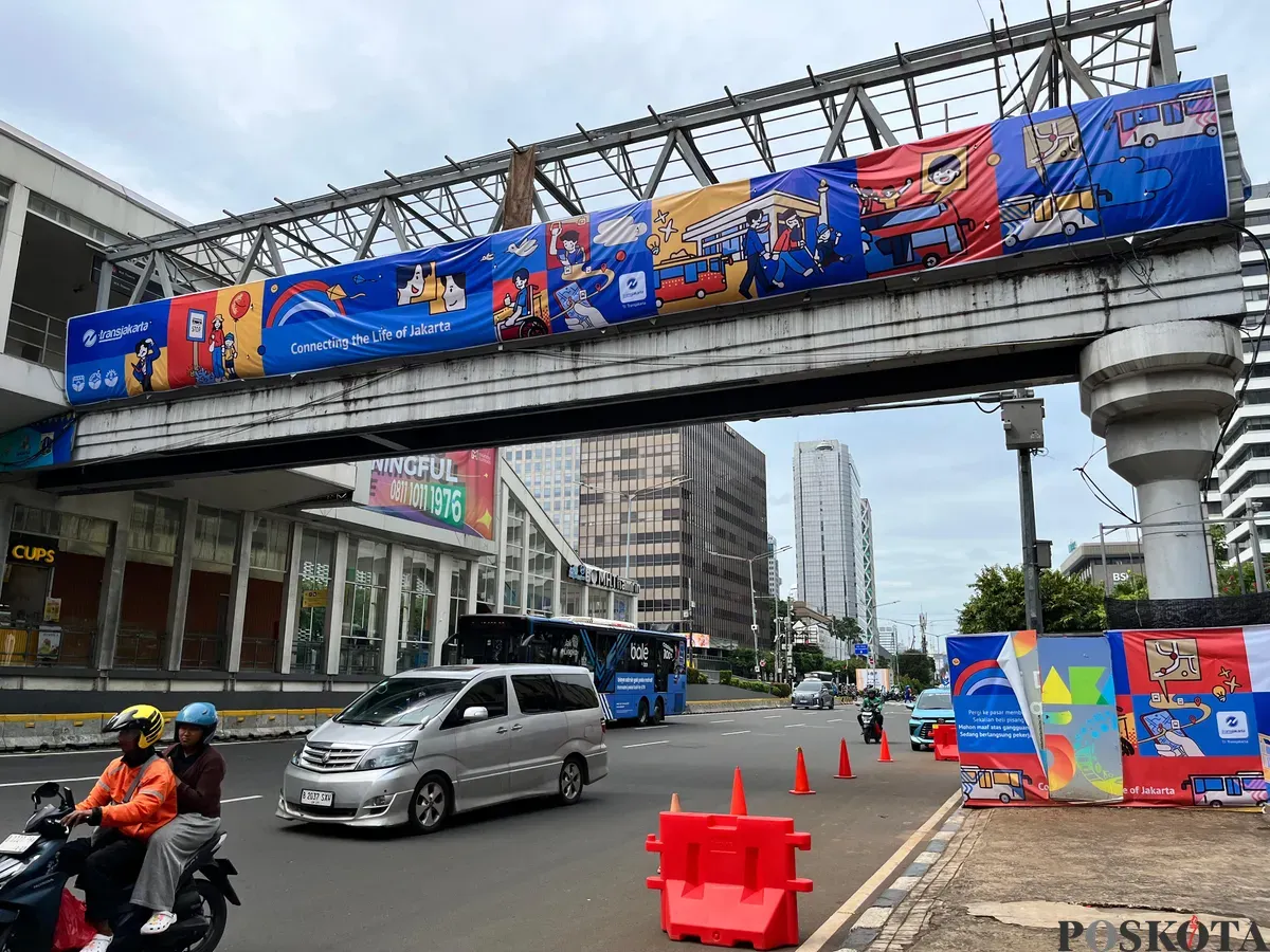 JPO Sarinah, MH Thamrin, Jakarta Pusat, Sabtu, 10 Januari 2025. (Sumber: Poskota/M. Tegar Jihad)