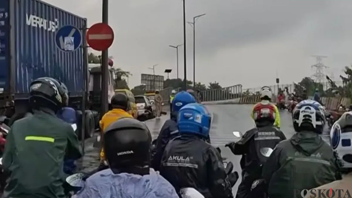 Kemacetan yang terjadi di Lampu Merah Balaraja Timur. (Sumber: Poskota/Veronica Prasetio)