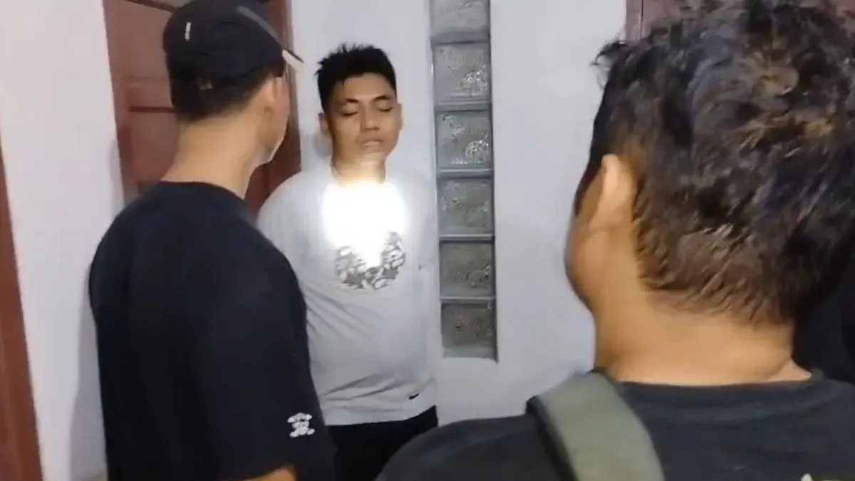 Seorang pria bernama Ahmad Riansah, 29 tahun mengakui telah menghabisi nyawa istri sirinya berinisial SM, 23 tahun, di sebuah kamar kos yang berada di Kelurahan Kayuringin Jaya, Bekasi Selatan. (Sumber: Dok. Polda Metro Jaya)