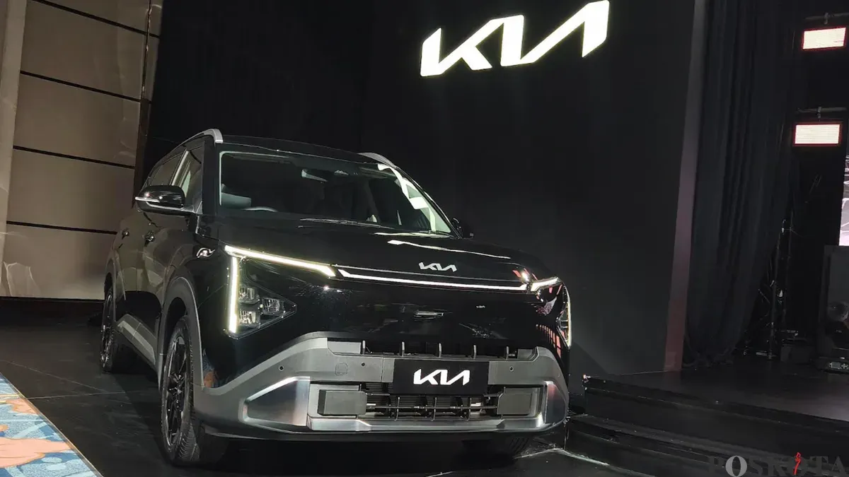 Potret Kia Carens generasi terbaru. (Sumber: Poskota/Erwan Hartawan)