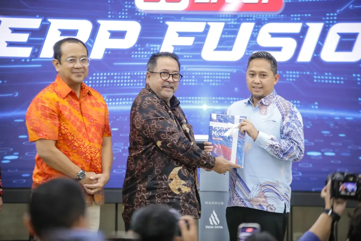 Wakil Gubernur Jakarta Rano Karno saat meluncurkan Enterprise Resource Planning (ERP) Fusion PAM JAYA dalam acara Go Live Ceremony yang digelar di Corporate Learning Center (CLC), Jakarta Timur, Kamis, 15 Januari 2026. (Sumber: Pemprov Jakarta)