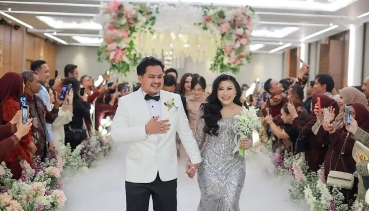 Rully Anggi Akbar menegaskan rumah tangganya dengan Boiyen tetap harmonis meski namanya dilaporkan ke Polda Metro Jaya terkait dugaan penipuan investasi Rp300 juta.