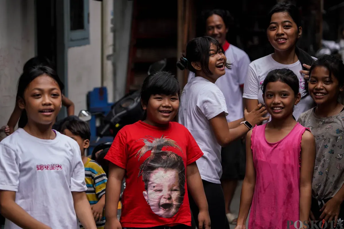 Total ada 10 hingga 20 anak dari warga sekitar yang rutin berlatih bersama setiap harinya. (Sumber: Poskota/Bilal Nugraha Ginanjar)