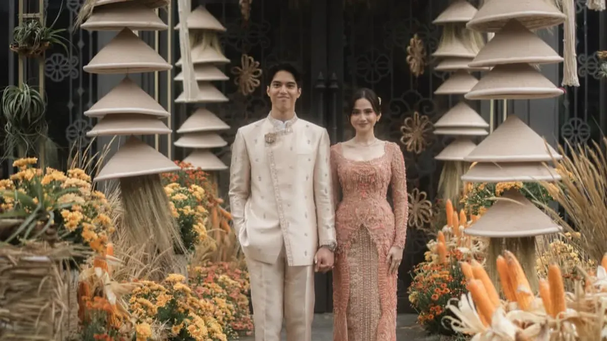 Momen lamaran El Rumi dan Syifa Hadju. (Sumber: Instagram/@syifahadju)