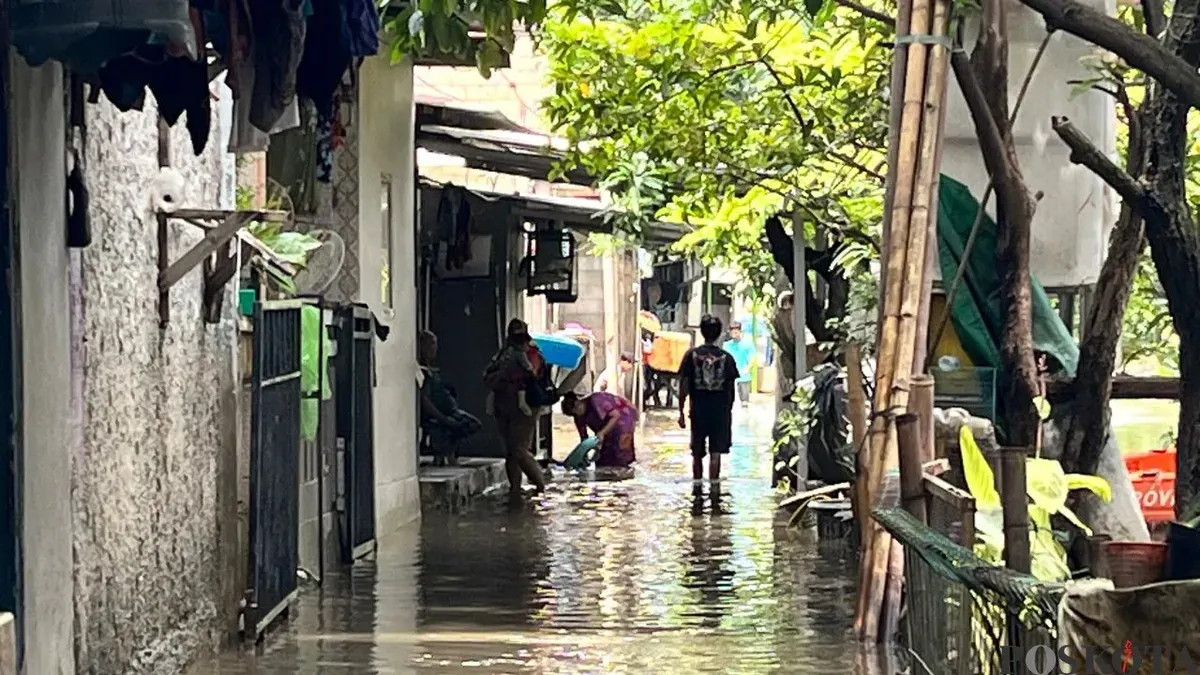 Warga Rawa Terate, Jakarta Timur, Jumat, 23 Januari 2026. (Sumber: Poskota/M Tegar Jihad)
