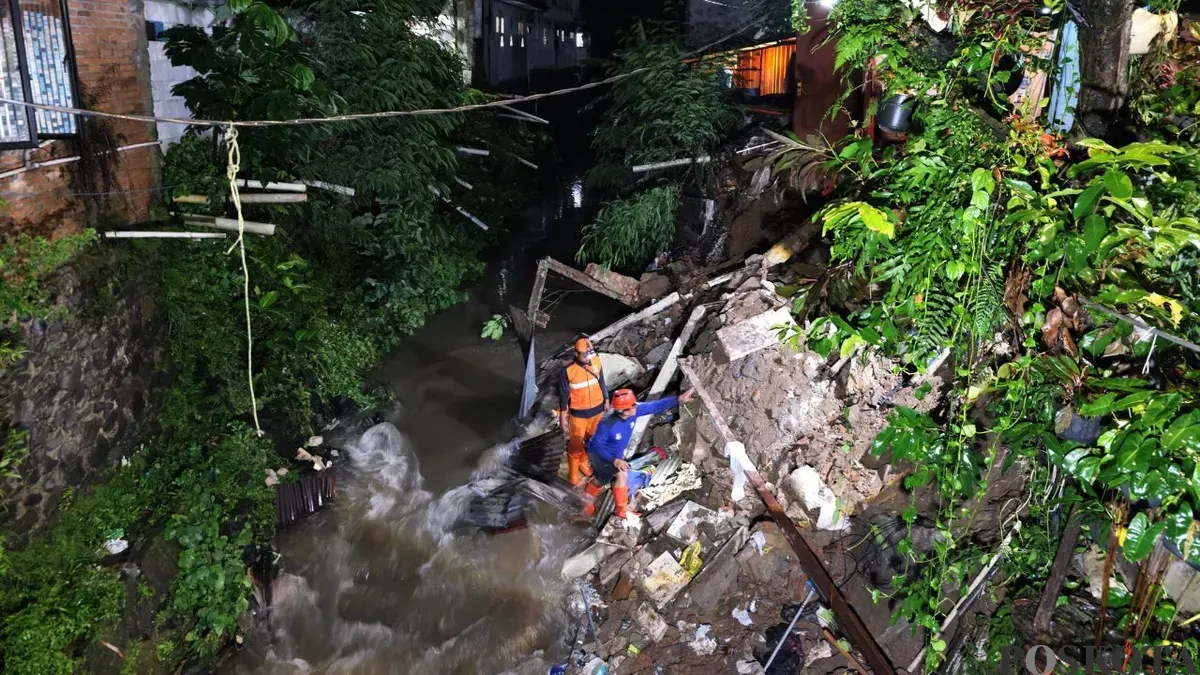 Rumah di Gang Johar Jalan M Kafhi II, Kelurahan Srengseng Sawah, Kecamatan Jagakarsa, Jakarta Selatan, ambruk, Kamis, 22 Januari 2026. (Sumber: Dok. Istimewa)