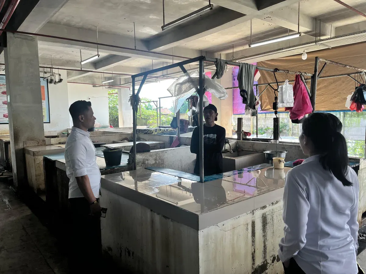 Suasana Pasar Baros yang sepi dampak mogok jualan pedagang daging. (Sumber: Istimewa)