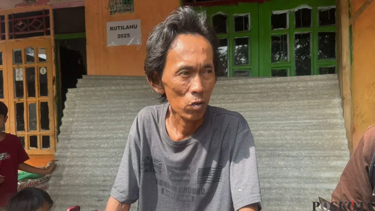 Penjual es kue keliling, Suderajat ditemui di rumahmua wilayah Bojonggede, Kabupaten Bogor, Selasa, 27 Januari 2026. (Sumber: Poskota/Giffar Rivana)