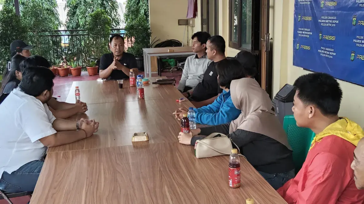 Potret proses mediasi kasus penganiayaan di Kelapa Dua, Depok. (Sumber: Polsek Cimanggis)