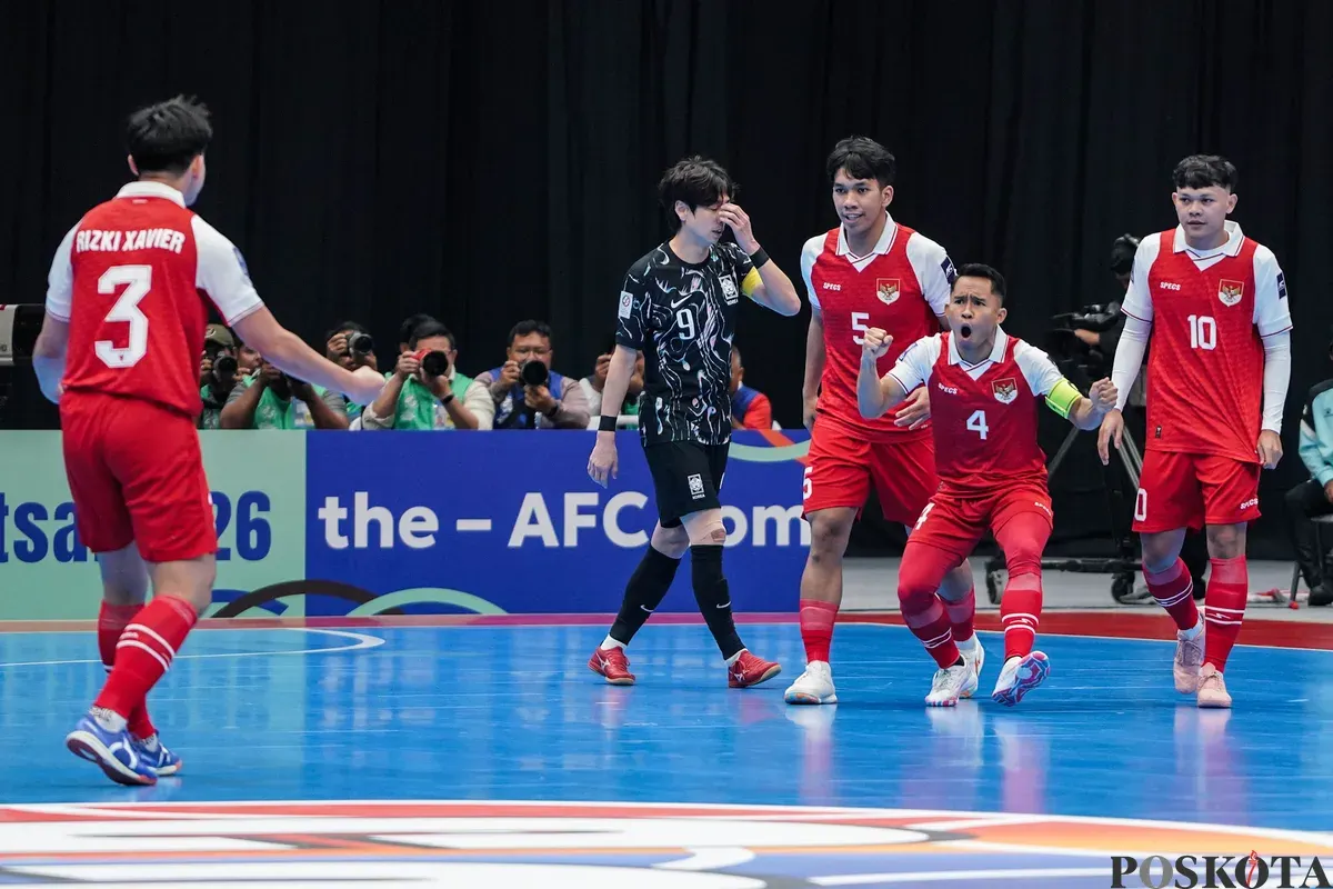 Pemain timnas futsal Indonesia berselebrasi usai mencetak gol ke gawang timnas futsal Korea Selatan pada pertandingan grup A AFC Futsal Asian Cup 2026 di Indonesia Arena, Senayan, Jakarta, Selasa, 27 Januari 2026. (Sumber: Poskota/Bilal Nugraha Ginanjar)