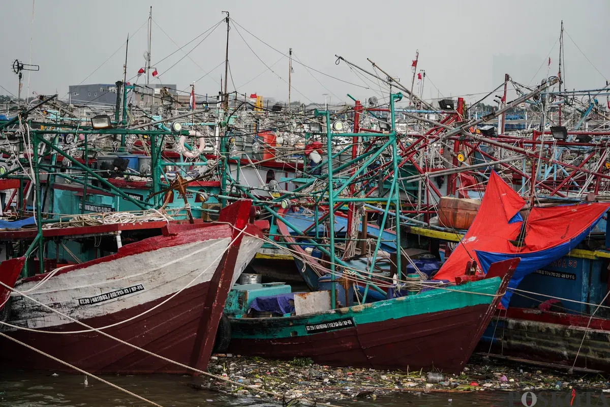 Sejumlah kapal nelayan bersandar di Pelabuhan Muara Angke, Jakarta, Kamis, 29 Januari 2026. (Sumber: Poskota/Bilal Nugraha Ginanjar)