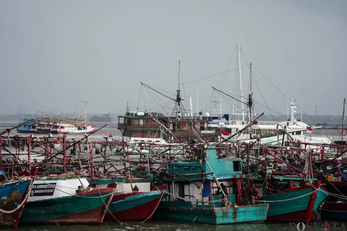 Sejumlah kapal nelayan bersandar di Pelabuhan Muara Angke, Jakarta, Kamis, 29 Januari 2026. (Sumber: Poskota/Bilal Nugraha Ginanjar)