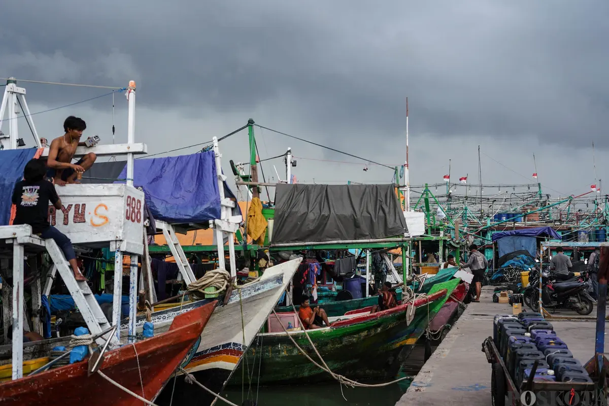 Sejumlah kapal nelayan bersandar di Pelabuhan Muara Angke, Jakarta, Kamis, 29 Januari 2026. (Sumber: Poskota/Bilal Nugraha Ginanjar)