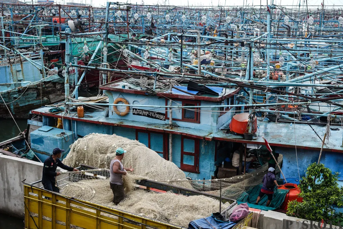 Sejumlah kapal nelayan bersandar di Pelabuhan Muara Angke, Jakarta, Kamis, 29 Januari 2026. (Sumber: Poskota/Bilal Nugraha Ginanjar)