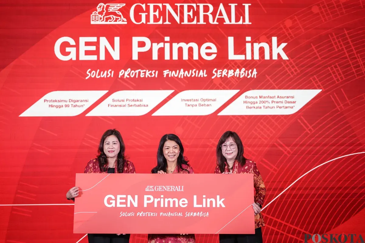 Chief Product Management and Marketing Officer Generali Indonesia Jong Wie Siu, Presiden Direktur dan CEO Generali Indonesia Rebbeca Tan, dan Director and Chief Agency Officer Generali Indonesia Jutany Japit berpose saat peluncuran GEN Prime Link di Jakarta, Jumat, 30 Januari 2026. (Sumber: Poskota/Bilal Nugraha Ginanjar)
