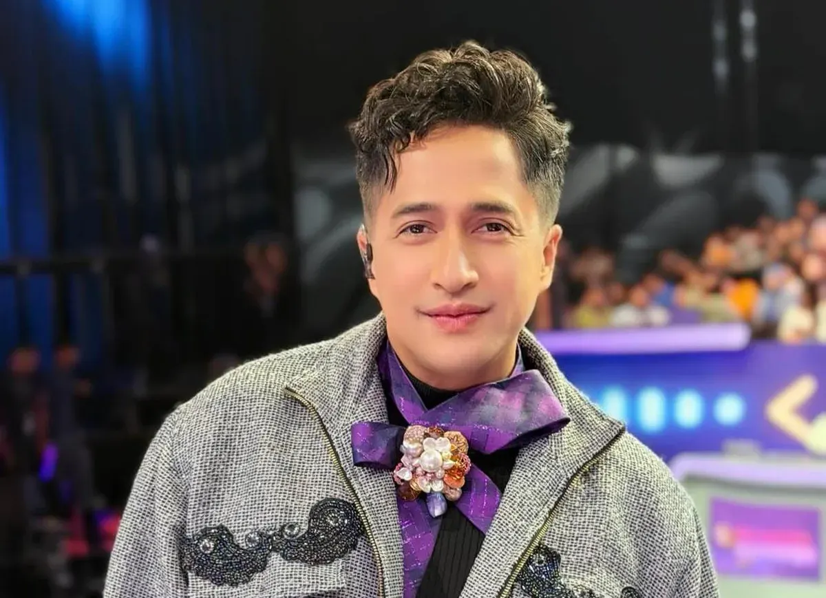 Presenter Irfan Hakim yang tengah menjadi perbincangan publik setelah cuplikan debatnya dengan pengacara kondang Hotman Paris karena diduga membela Denada. (Sumber: Instagram/@irfanhakim75)