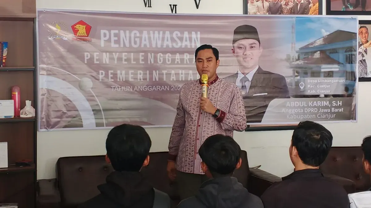 Anggota DPRD Jabar, Abdul Karim dalam kegiatan Pengawasan Penyelenggaraan Pemerintahan di Kantor Bale Aspirasi Abdul Karim, Kampung Cangklek, Desa Sukamanah, Kecamatan Cugenang, Kabupaten Cianjur. (Sumber: Dok. Istimewa)