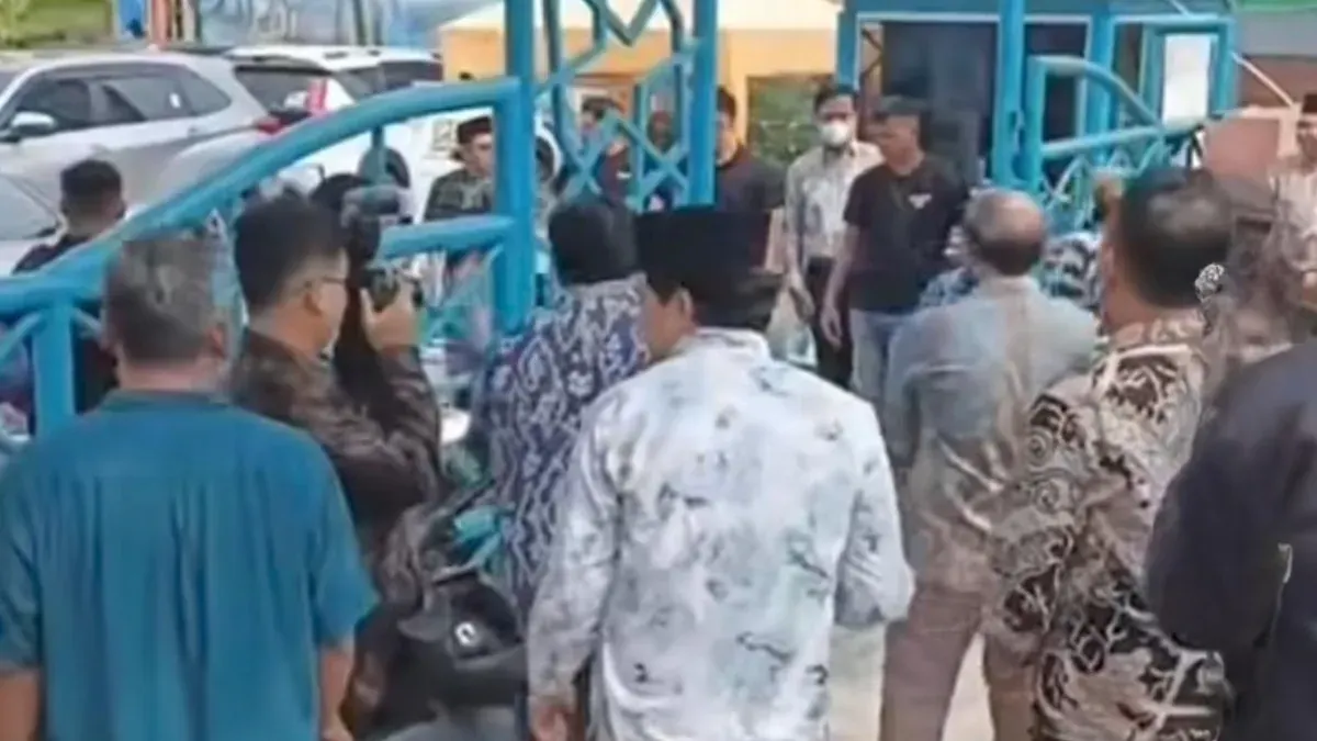 Tangkapan layar video penghalangan kegiatan Visitasi UIN Jakarta di Madrasah Pembangunan Pamulang, Tangerang Selatan. (Sumber: Istimewa)