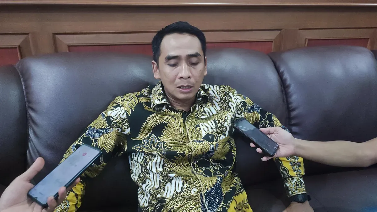 M. Habibi Arhat, Ketua Fraksi Golkar DPRD Pandeglang, mendorong Kejaksaan Negeri (Kejari) Pandenglang memperketat pengawasan MBG. (Sumber: Poskota | Foto: SamsuI Fatoni)