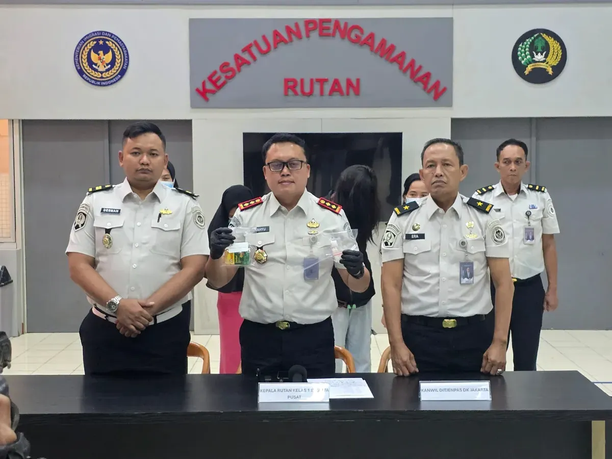 Petugas Rutan Kelas I Salemba Jakarta Pusat menggagalkan dua kali upaya penyelundupan narkoba yang dilakukan pengunjung. (Sumber: rutan salemba jakarta pusat)