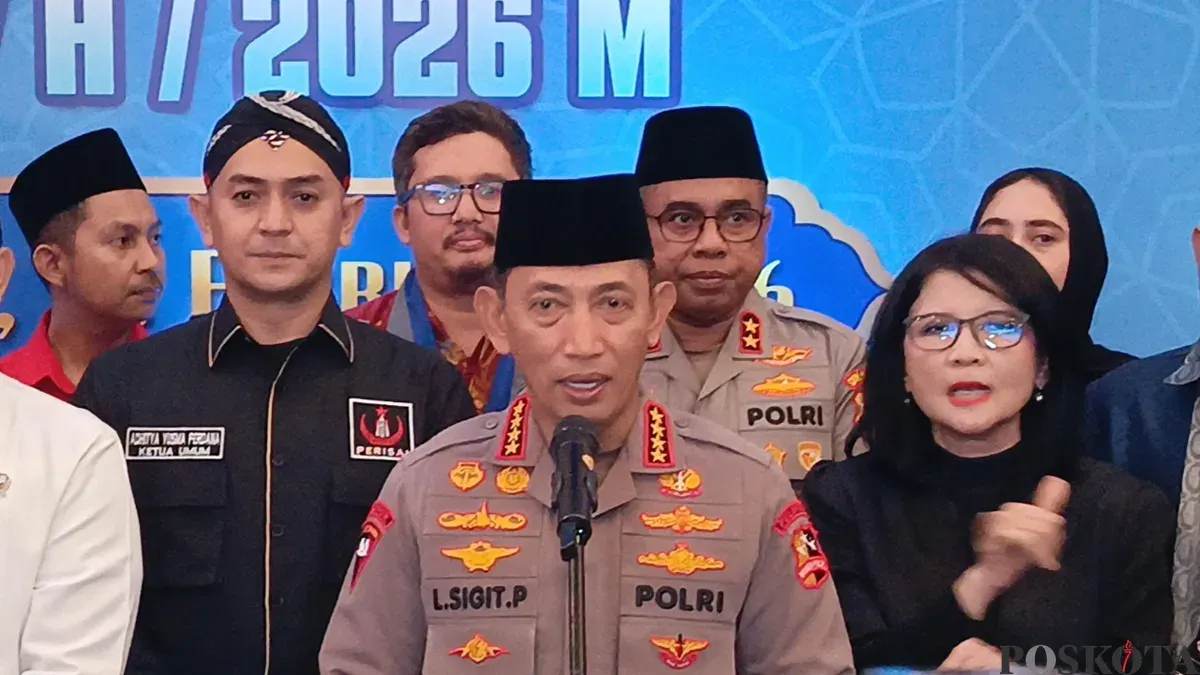 Kapolri Jenderal Listyo Sigit Prabowo sampaikan ucapan belasungkawa atas meninggalnya Wakil Presiden ke-6 Republik Indonesia, Try Sutrisno. (Sumber: Poskota/Ali Mansur)