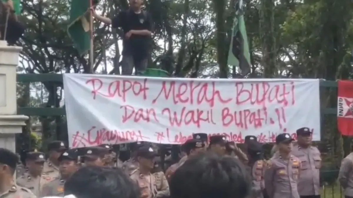 Ratusan mahasiswa berdemonstrasi di depan Kantor Bupati Lebak, Senin, 2 Maret 2026. (Sumber: Dok. Istimewa)