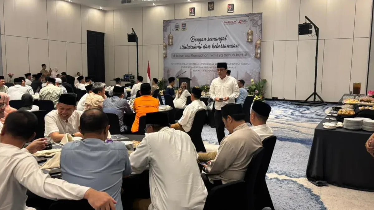 Suasana buka puasa bersama DPRD Bandung Barat di L’Eminence Golf & Resort Lembang, Senin 2 Maret 2026. (Sumber: Poskota/Gatot Poedji Utomo)