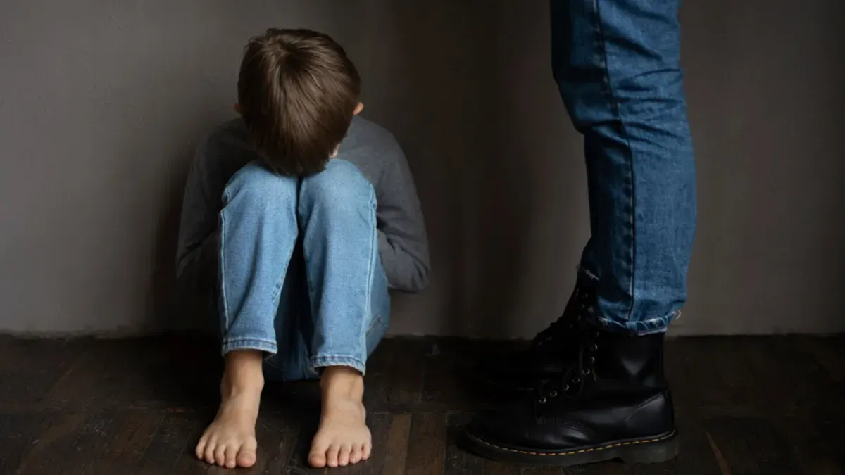 Ilustrasi kekerasan terhadap anak di dalam rumah tangga. (Sumber: Freepik)