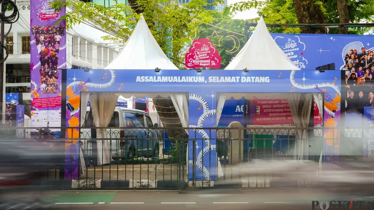 Suasana pintu masuk Ramadhan Jazz Festival ke-15 di pelataran Masjid Cut Meutia, Menteng, Jakarta Pusat, Jumat (6/3/2026). (Sumber: Poskota/Bilal Nugraha Ginanjar)
