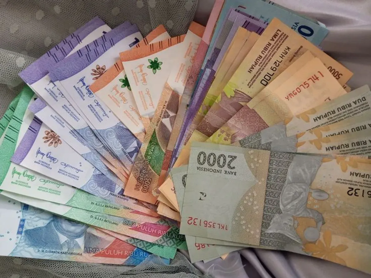 Ilustrasi uang rupiah pecahan kecil yang sering dibagikan sebagai THR saat perayaan Idul Fitri. (Sumber: Pinterest)