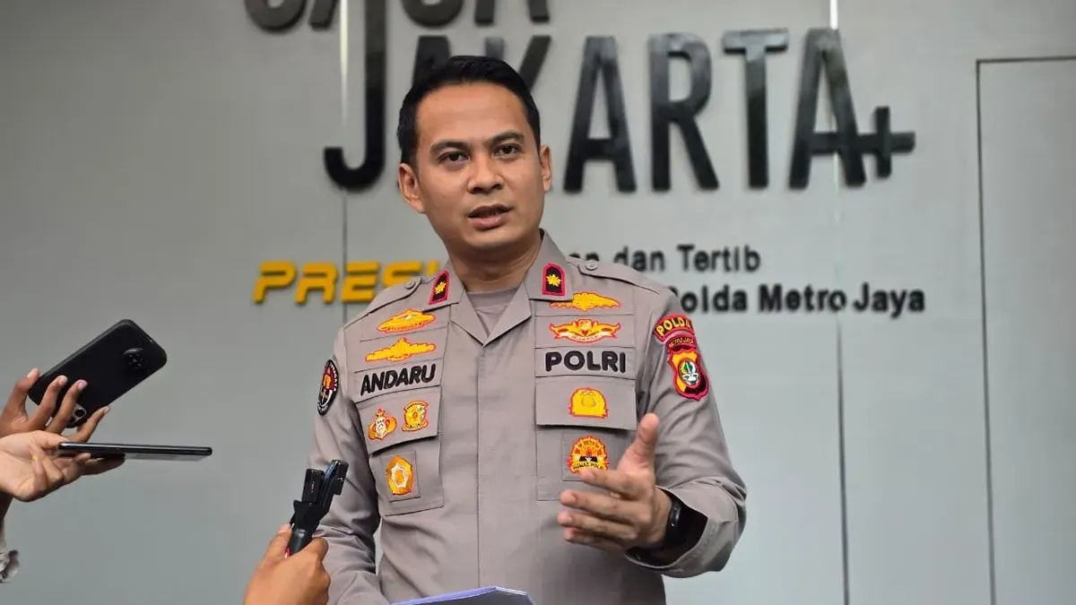 Kasubbidpenmas Bidhumas Polda Metro Jaya, Kompol Andaru Rahutomo, di Lobby Gedung Bidhumas Polda Metro Jaya, Jumat, 27 Maret 2026. (Sumber: Dok. Polda Metro Jaya)