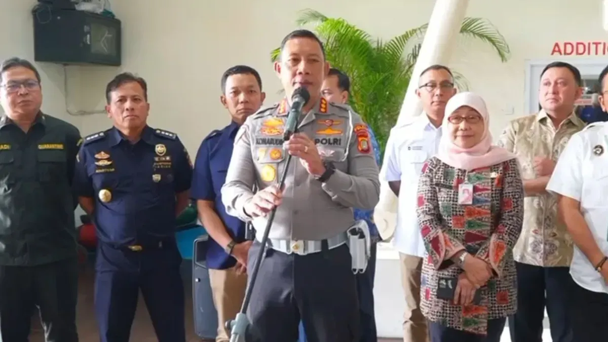 Direktur Lalu Lintas Polda Metro Jaya Kombes Komarudin menggelar rapat koordinasi lintas sektoral yang digelar di Ruang VVIP Terminal Penumpang Nusantara Pura, Kamis, 26 Maret 2026. (Sumber: Dok. Polda Metro Jaya)