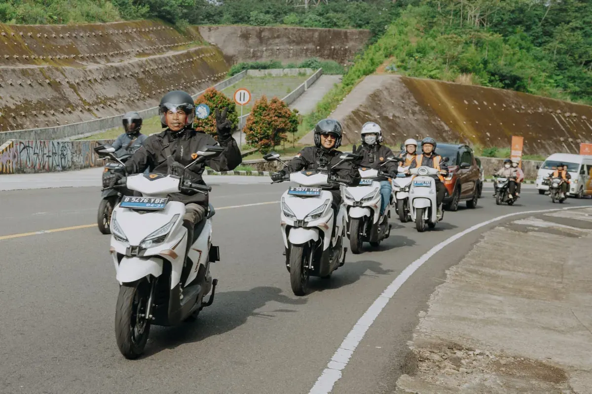 Yadea OSTA P dan VELAX U sukses menyelesaikan pengujian jarak jauh Bandung-Bogor lebih dari 150 kilometer (Sumber: Yadea)
